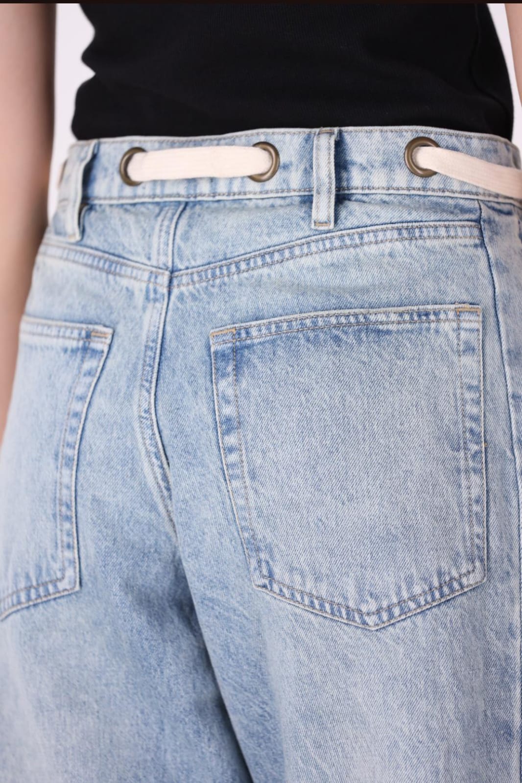 Women Skyline Barrel Jeans