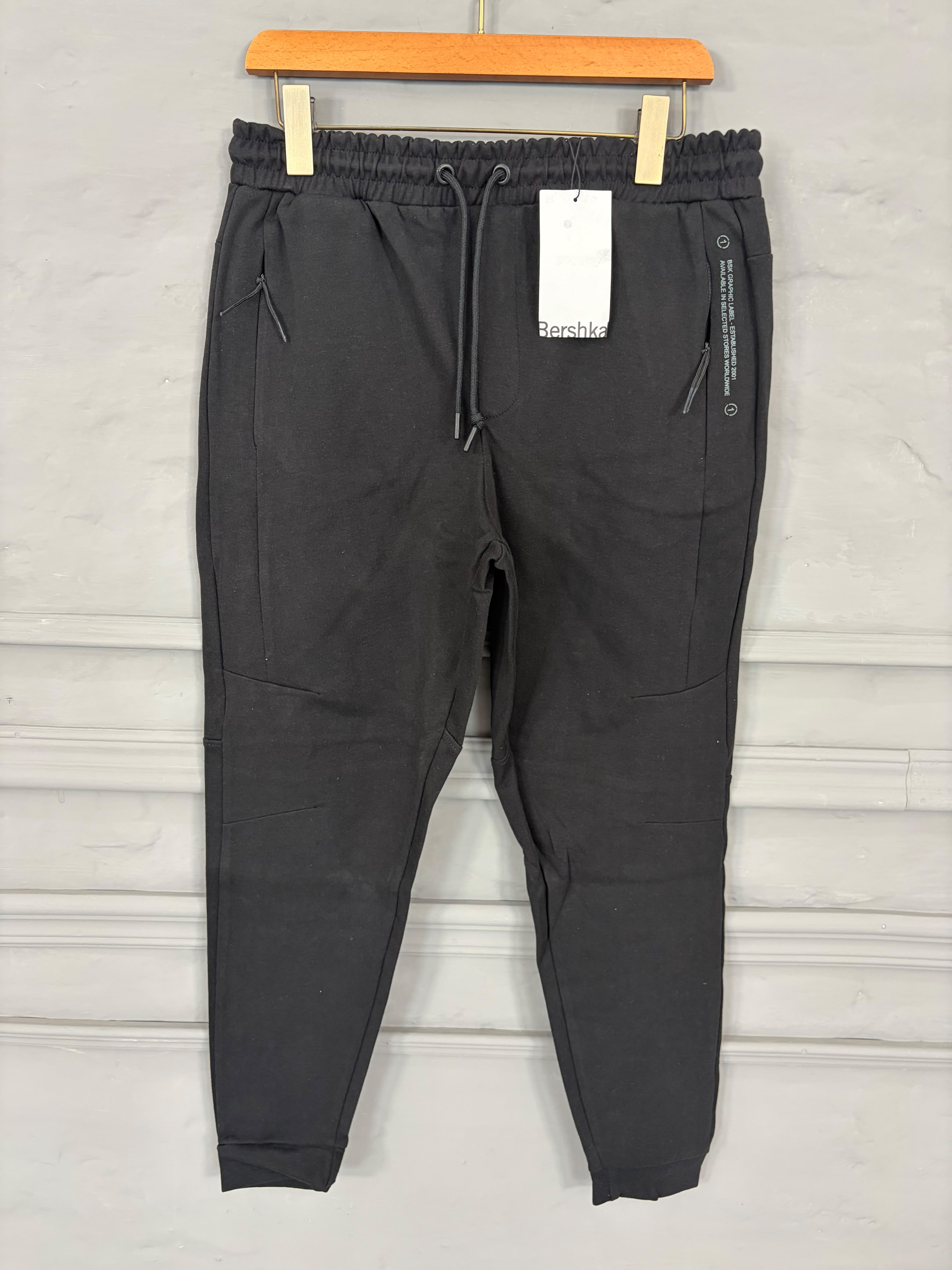 Men’s Essential Tapered Jogger Trousers